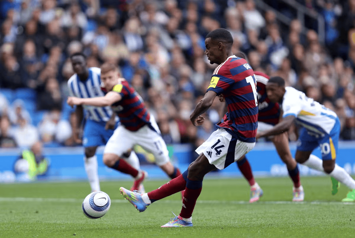 三个点球被VAR吹掉两个，纽卡斯尔憾平布莱顿，冲击欧冠形势严峻